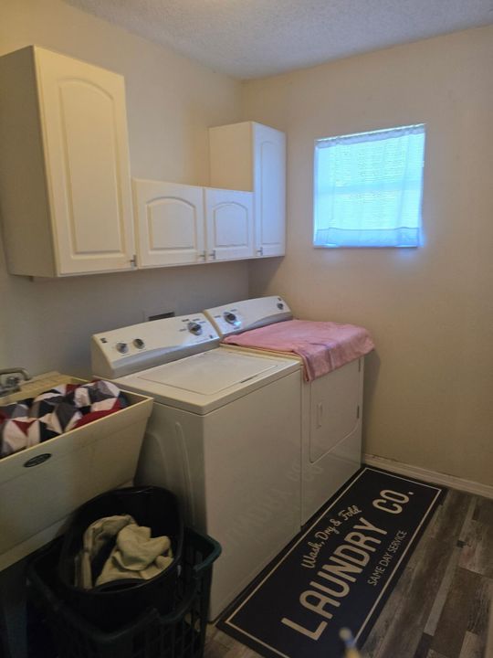 待售: $385,000 (4 贝兹, 2 浴室, 2012 平方英尺)