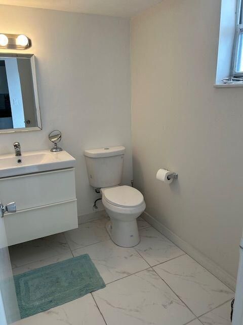 For Sale: $114,900 (1 beds, 1 baths, 894 Square Feet)