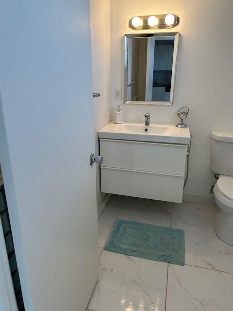 For Sale: $114,900 (1 beds, 1 baths, 894 Square Feet)