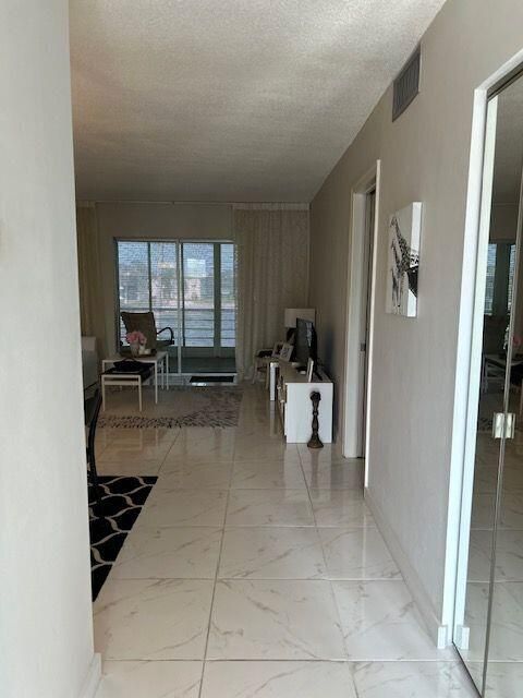 For Sale: $114,900 (1 beds, 1 baths, 894 Square Feet)