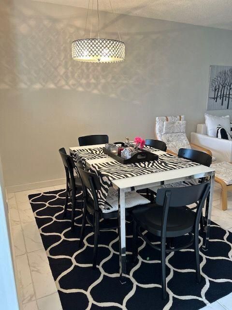 For Sale: $114,900 (1 beds, 1 baths, 894 Square Feet)