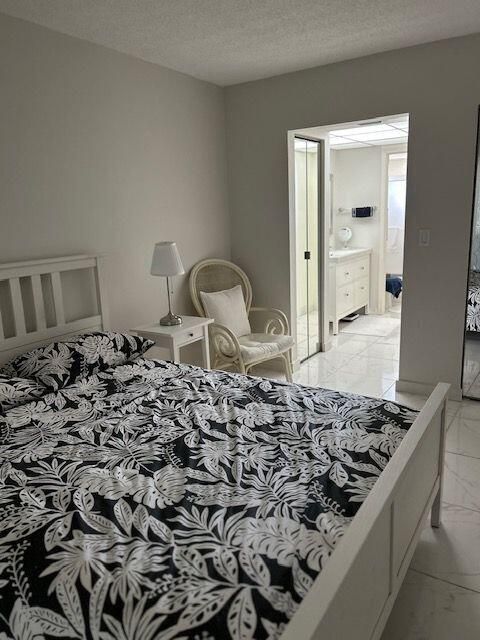 For Sale: $114,900 (1 beds, 1 baths, 894 Square Feet)