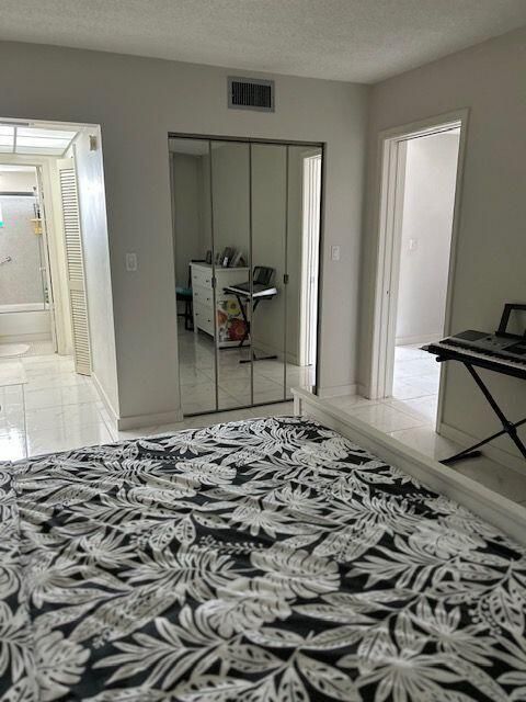 For Sale: $114,900 (1 beds, 1 baths, 894 Square Feet)