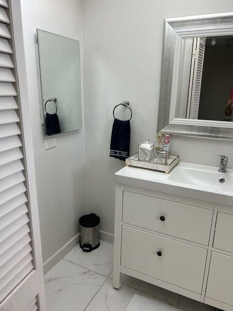 For Sale: $114,900 (1 beds, 1 baths, 894 Square Feet)