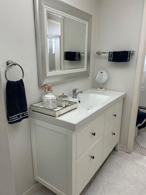 For Sale: $114,900 (1 beds, 1 baths, 894 Square Feet)