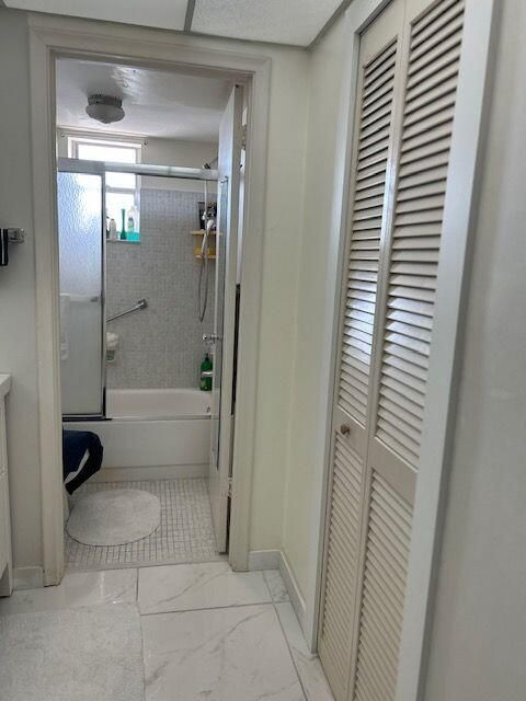 For Sale: $114,900 (1 beds, 1 baths, 894 Square Feet)