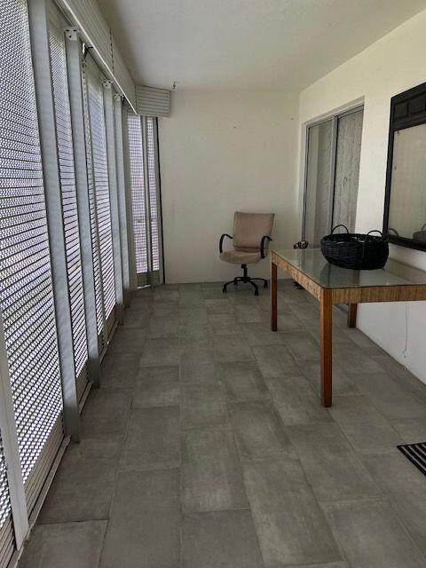 For Sale: $114,900 (1 beds, 1 baths, 894 Square Feet)