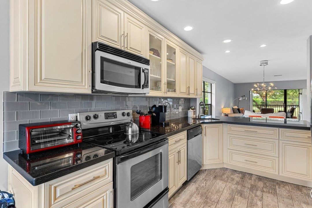 Activo con contrato: $6,000 (2 camas, 2 baños, 1429 Pies cuadrados)