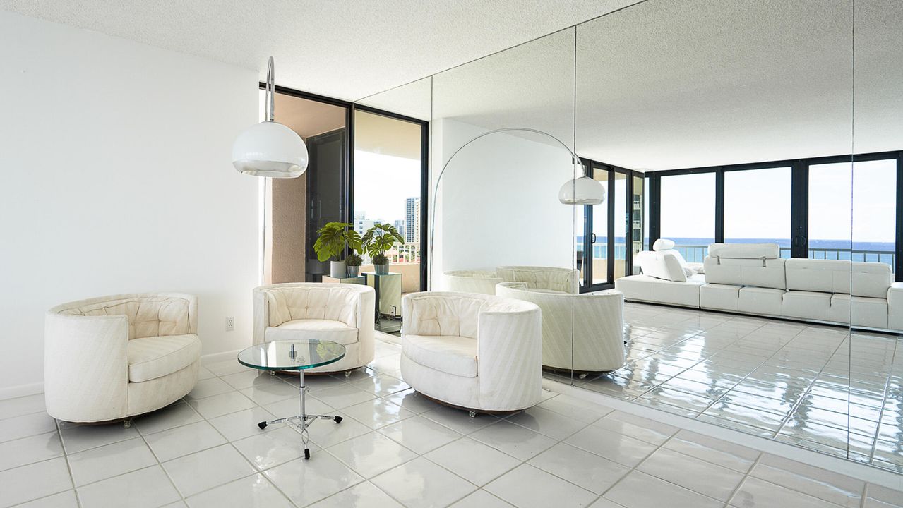 合同活跃: $7,500 (2 贝兹, 2 浴室, 1435 平方英尺)