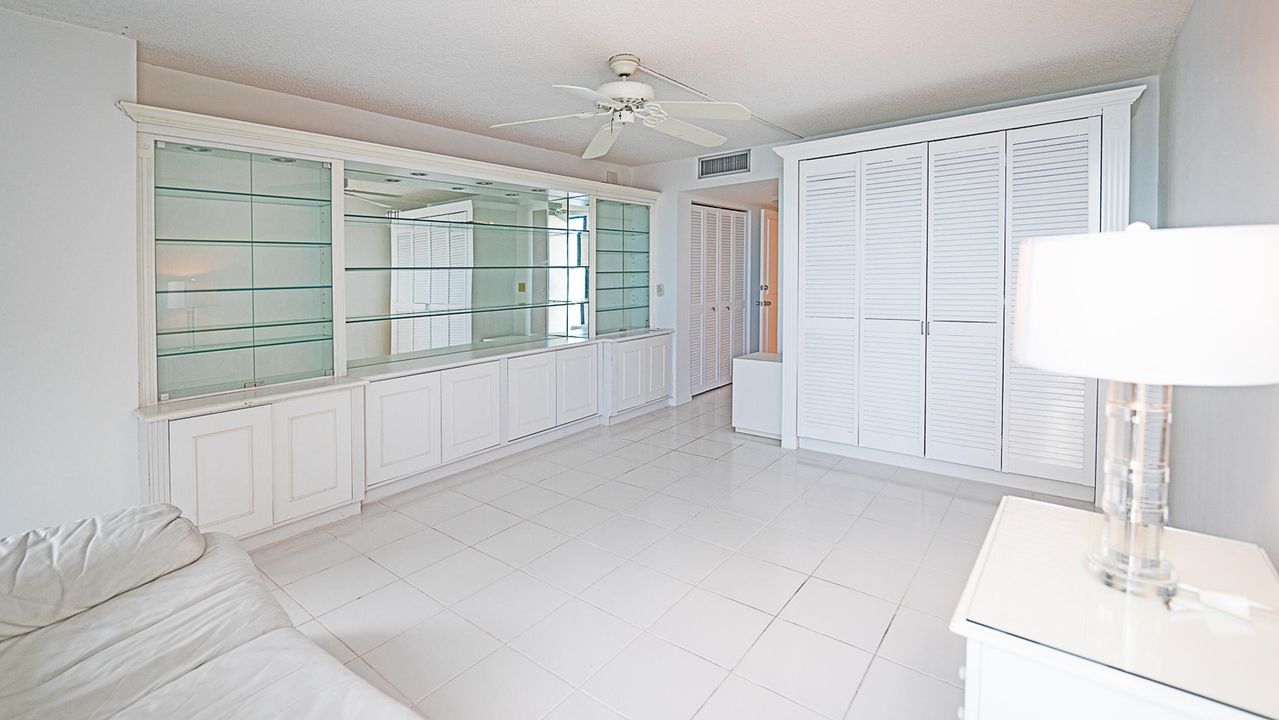 合同活跃: $7,500 (2 贝兹, 2 浴室, 1435 平方英尺)