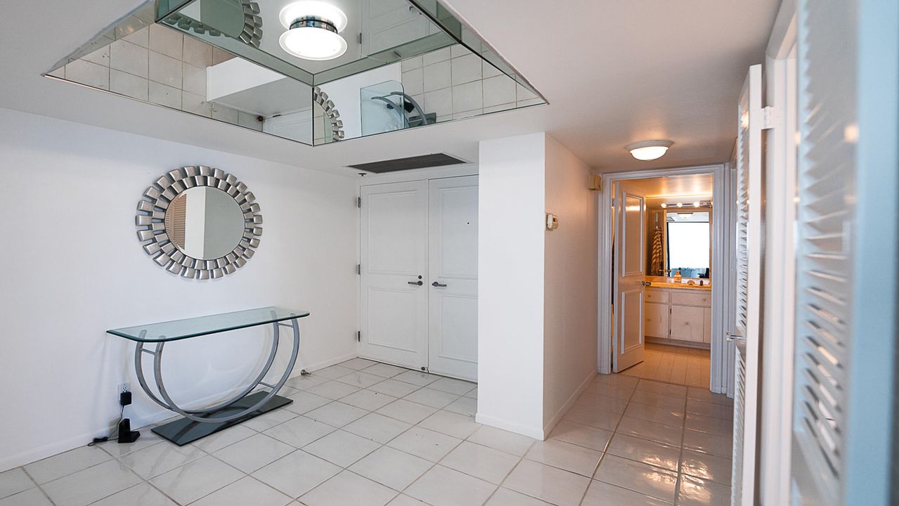 合同活跃: $7,500 (2 贝兹, 2 浴室, 1435 平方英尺)