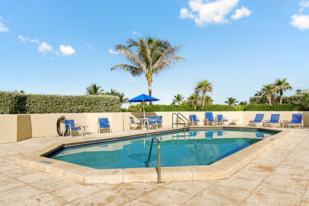 合同活跃: $7,500 (2 贝兹, 2 浴室, 1435 平方英尺)