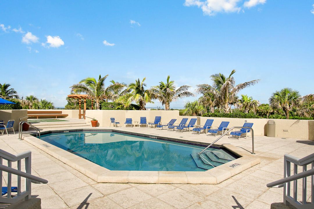 合同活跃: $7,500 (2 贝兹, 2 浴室, 1435 平方英尺)