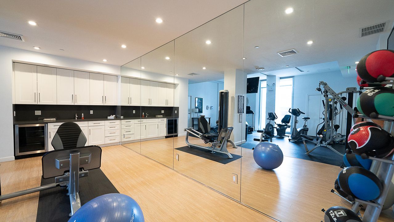 合同活跃: $7,500 (2 贝兹, 2 浴室, 1435 平方英尺)