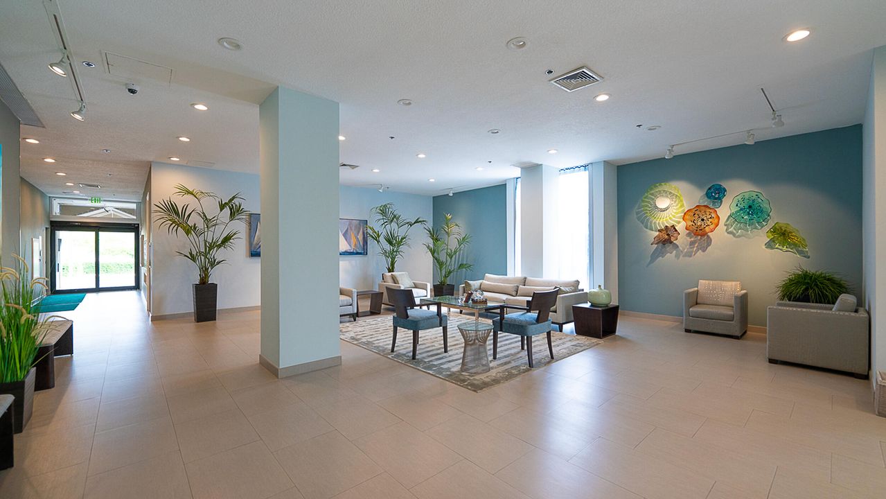 合同活跃: $7,500 (2 贝兹, 2 浴室, 1435 平方英尺)