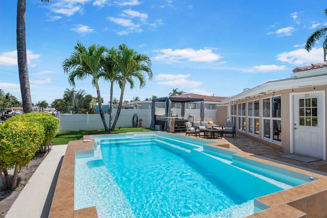 For Rent: $7,995 (2 beds, 2 baths, 1288 Square Feet)