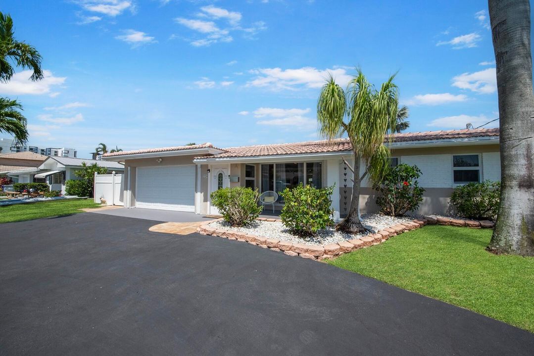 For Rent: $7,995 (2 beds, 2 baths, 1288 Square Feet)