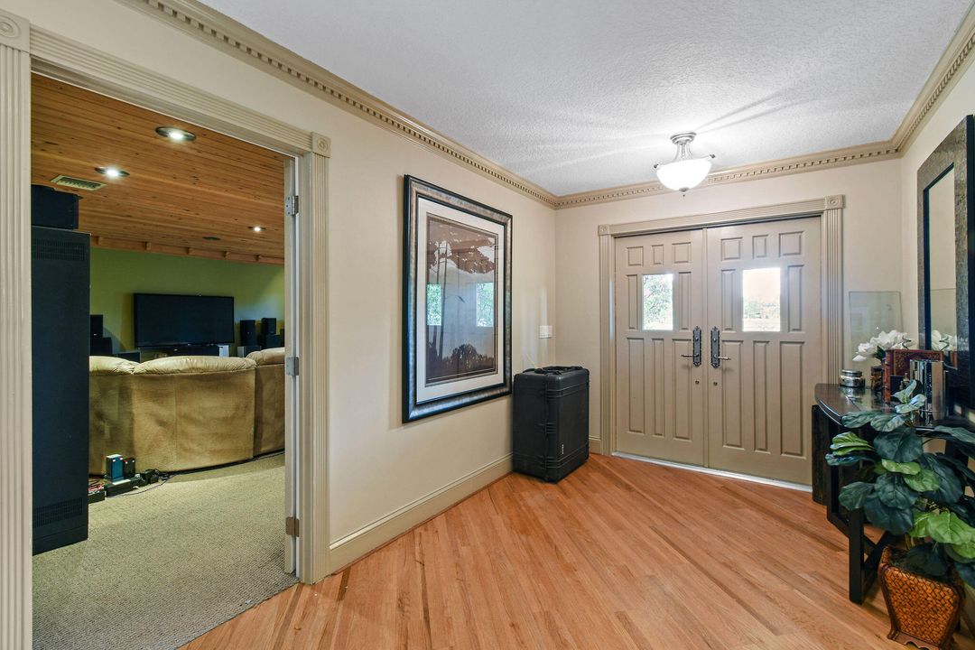 Под контрактом: $995,000 (5 спален, 3 ванн, 3978 Квадратных фут)