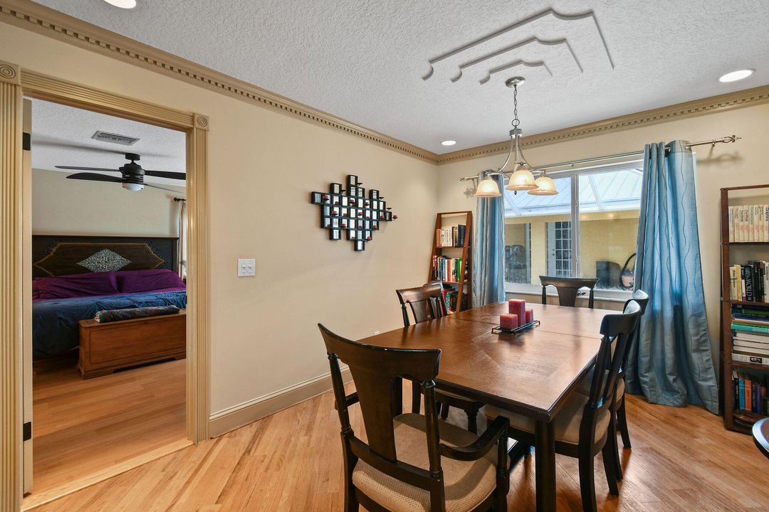 Под контрактом: $995,000 (5 спален, 3 ванн, 3978 Квадратных фут)