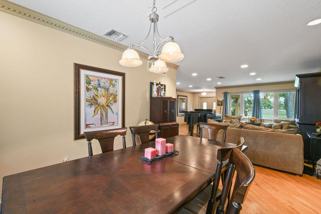 Под контрактом: $995,000 (5 спален, 3 ванн, 3978 Квадратных фут)