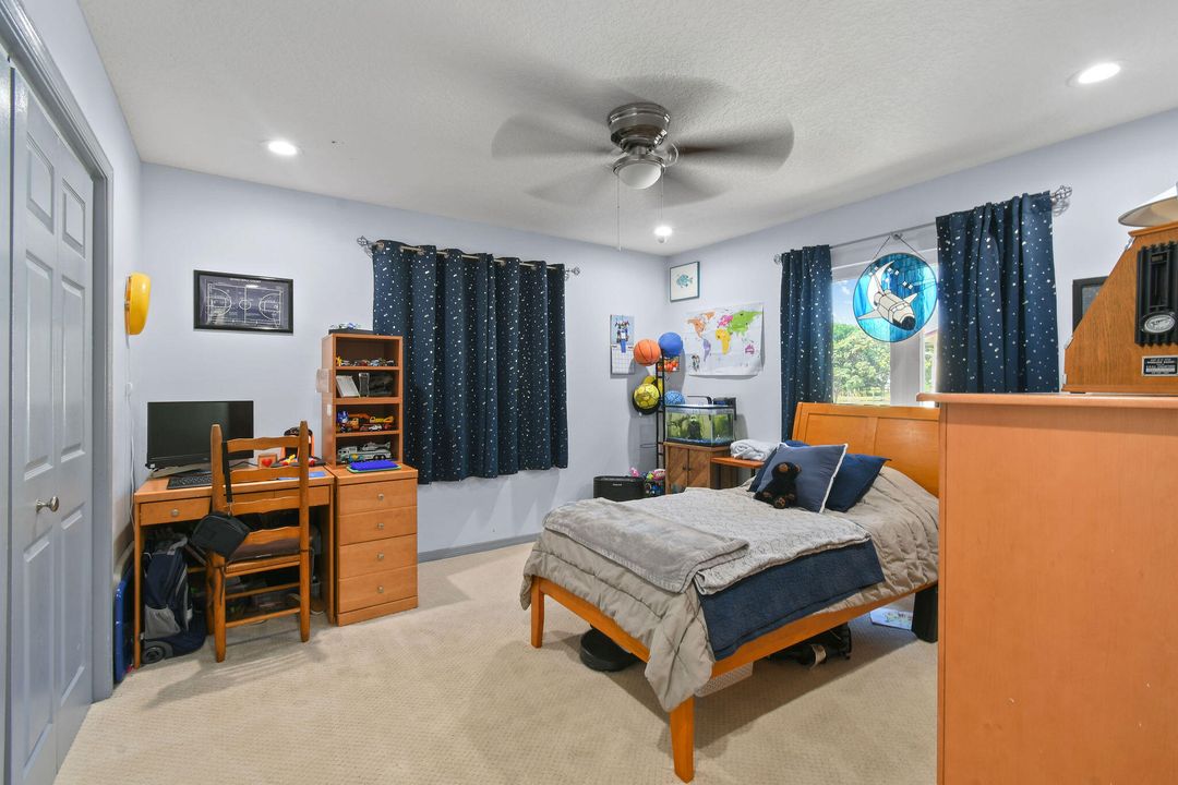 Под контрактом: $995,000 (5 спален, 3 ванн, 3978 Квадратных фут)