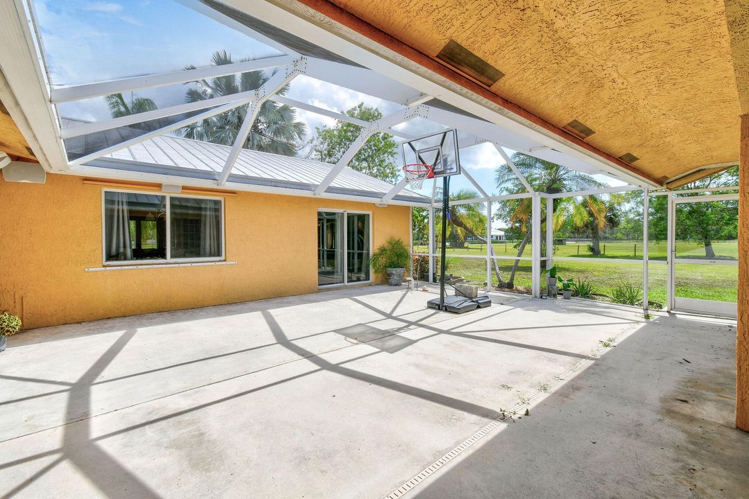 Под контрактом: $995,000 (5 спален, 3 ванн, 3978 Квадратных фут)