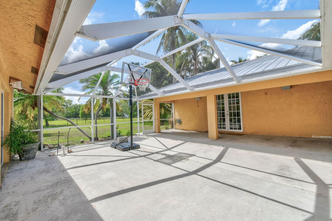 Под контрактом: $995,000 (5 спален, 3 ванн, 3978 Квадратных фут)