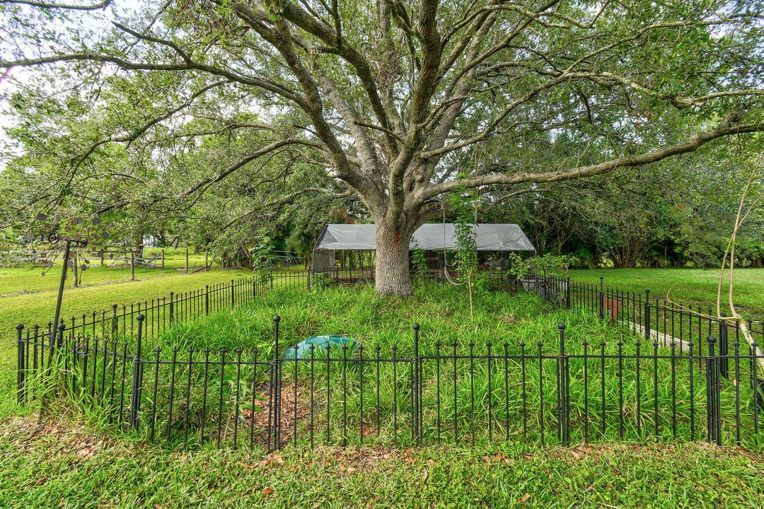 Под контрактом: $995,000 (5 спален, 3 ванн, 3978 Квадратных фут)