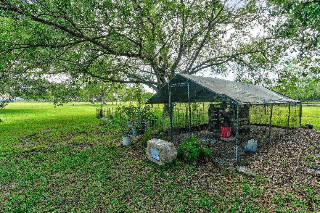 Под контрактом: $995,000 (5 спален, 3 ванн, 3978 Квадратных фут)