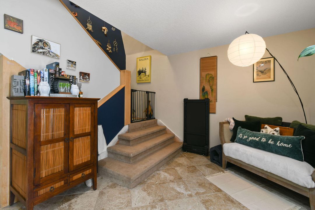 Под контрактом: $995,000 (5 спален, 3 ванн, 3978 Квадратных фут)