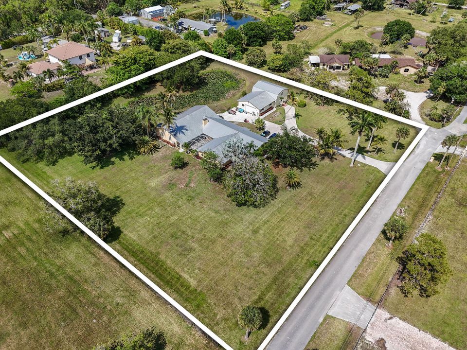 Под контрактом: $995,000 (5 спален, 3 ванн, 3978 Квадратных фут)