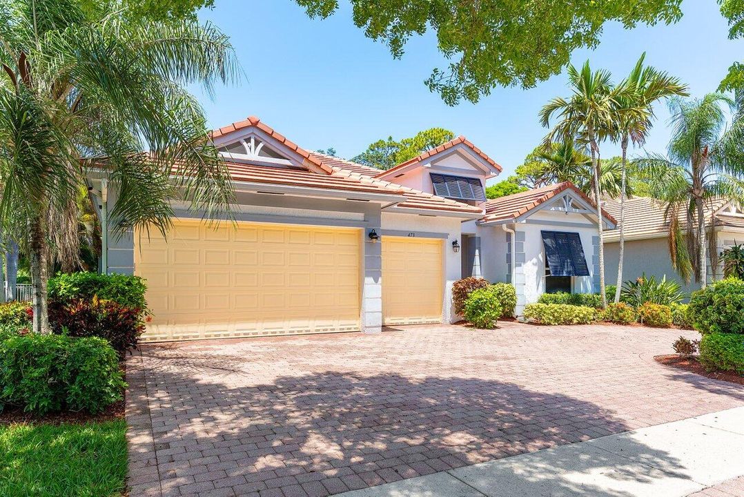 Activo con contrato: $695,000 (5 camas, 3 baños, 2807 Pies cuadrados)