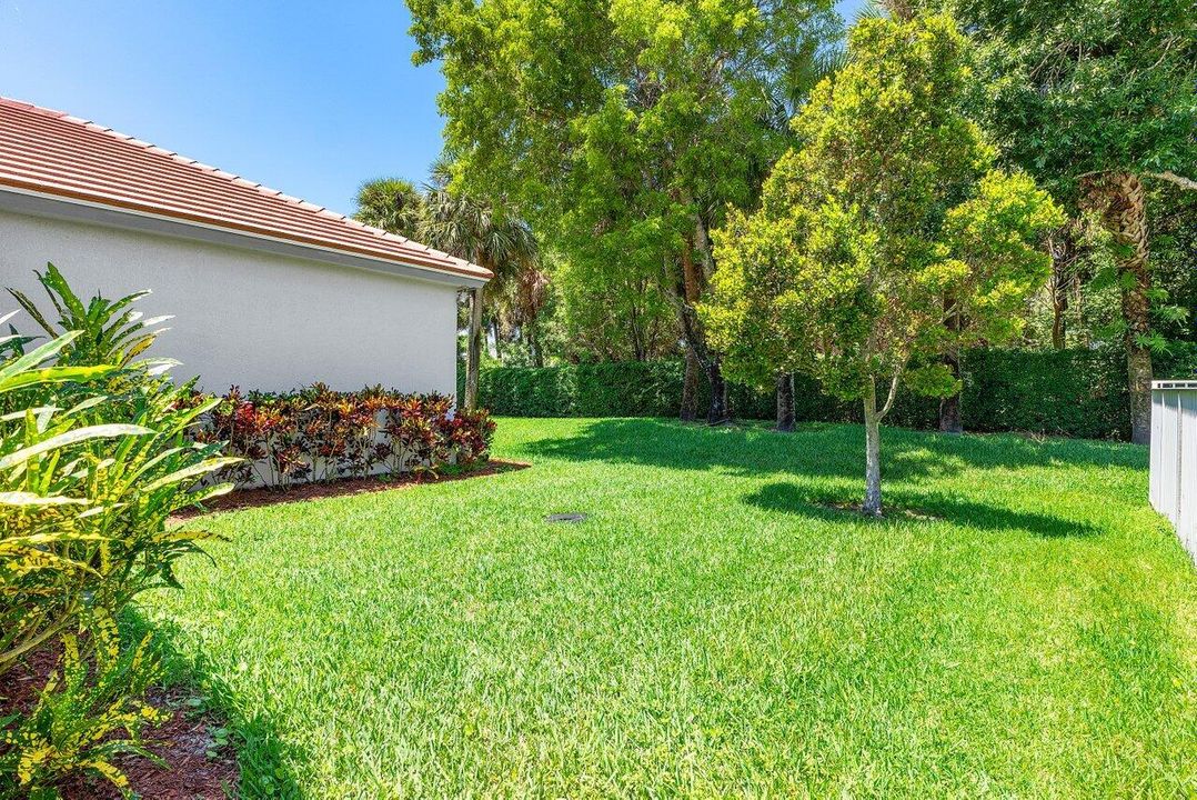 Activo con contrato: $695,000 (5 camas, 3 baños, 2807 Pies cuadrados)