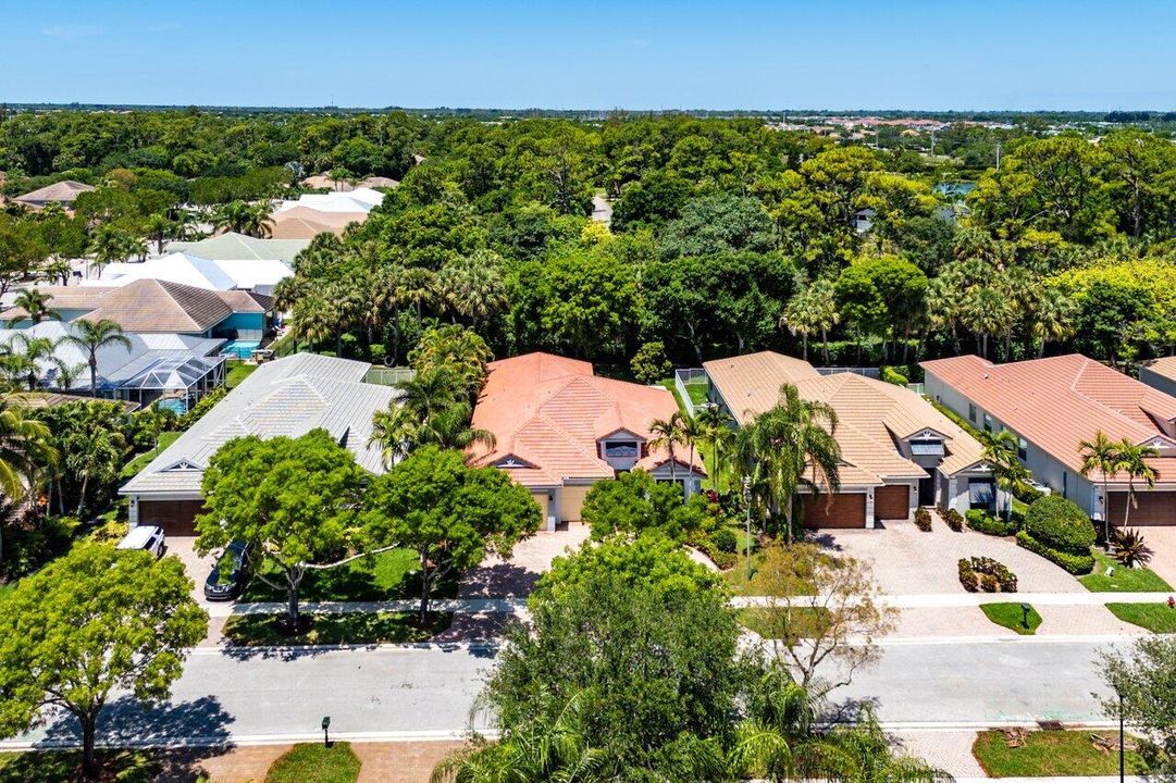 Activo con contrato: $695,000 (5 camas, 3 baños, 2807 Pies cuadrados)