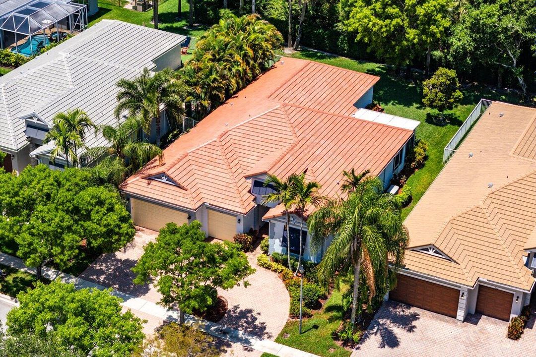 Activo con contrato: $695,000 (5 camas, 3 baños, 2807 Pies cuadrados)