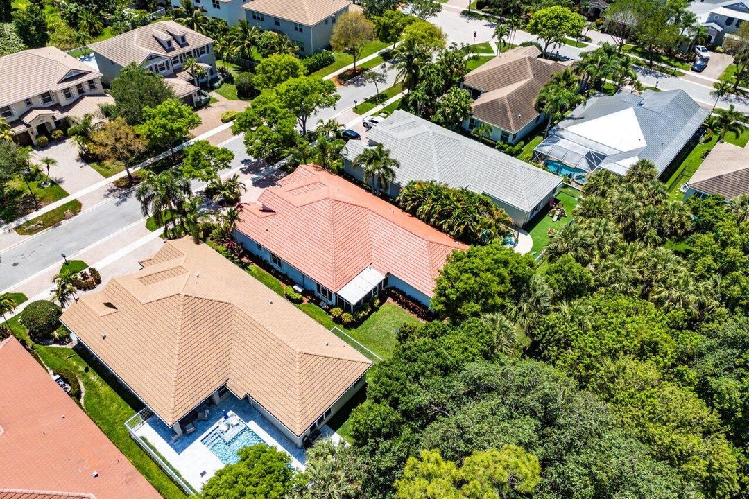 Activo con contrato: $695,000 (5 camas, 3 baños, 2807 Pies cuadrados)