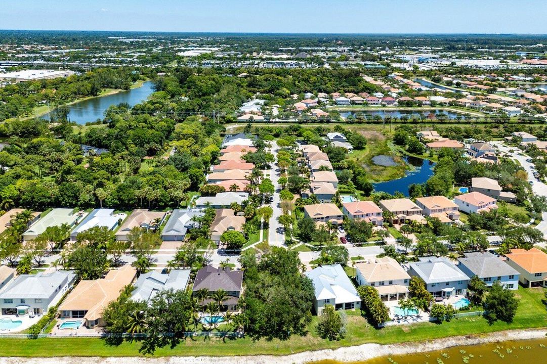 Activo con contrato: $695,000 (5 camas, 3 baños, 2807 Pies cuadrados)