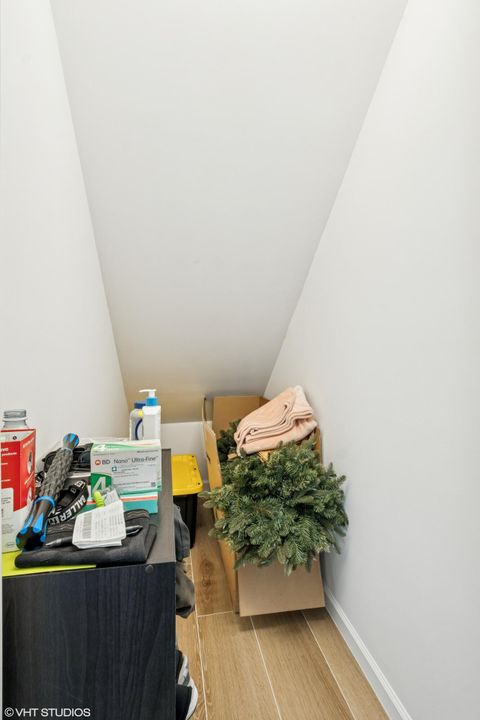 На продажу: $1,375,000 (4 спален, 2 ванн, 3353 Квадратных фут)