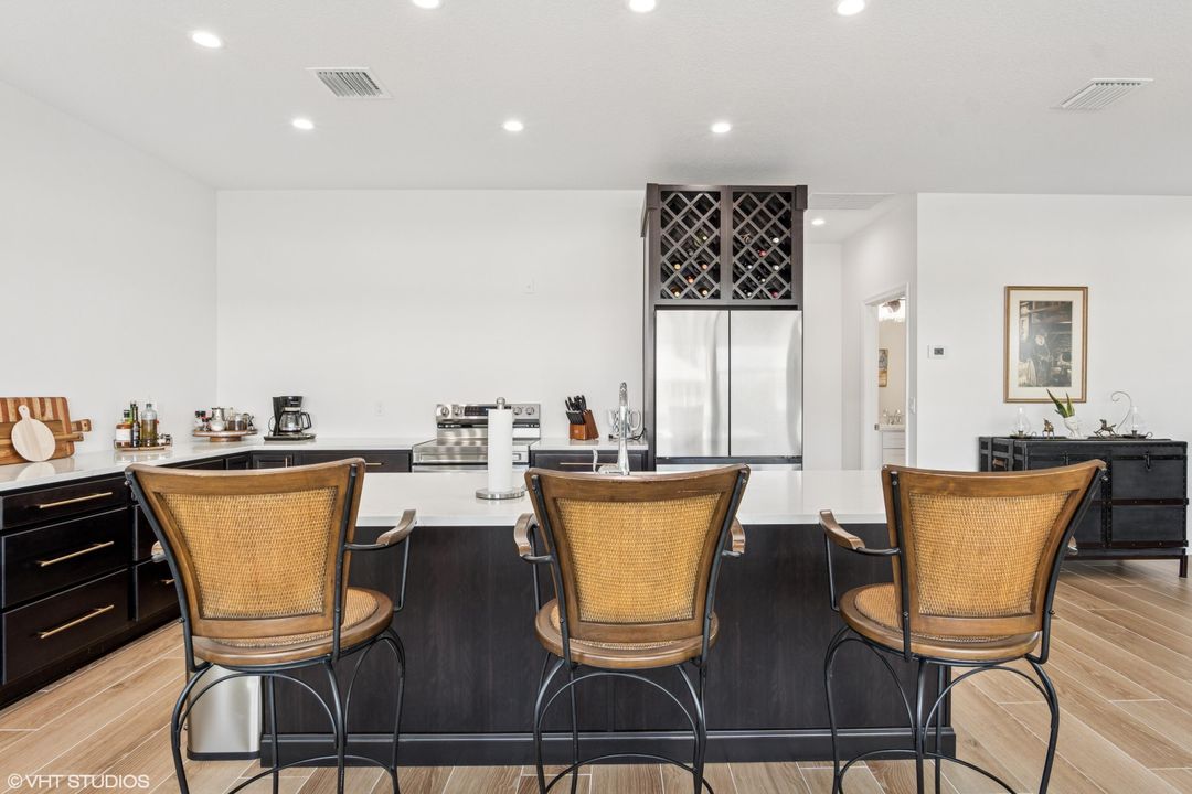 На продажу: $1,375,000 (4 спален, 2 ванн, 3353 Квадратных фут)