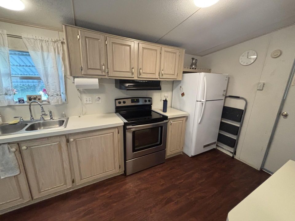 待售: $49,900 (2 贝兹, 2 浴室, 924 平方英尺)