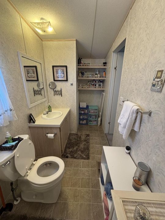 待售: $49,900 (2 贝兹, 2 浴室, 924 平方英尺)