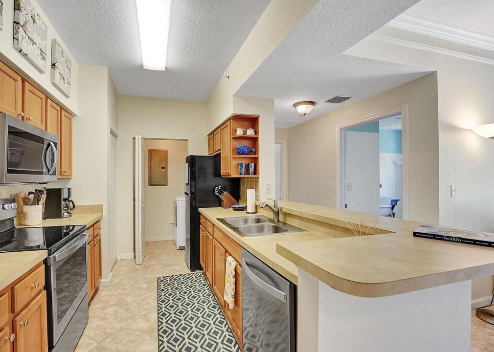 For Sale: $300,000 (3 beds, 2 baths, 1310 Square Feet)