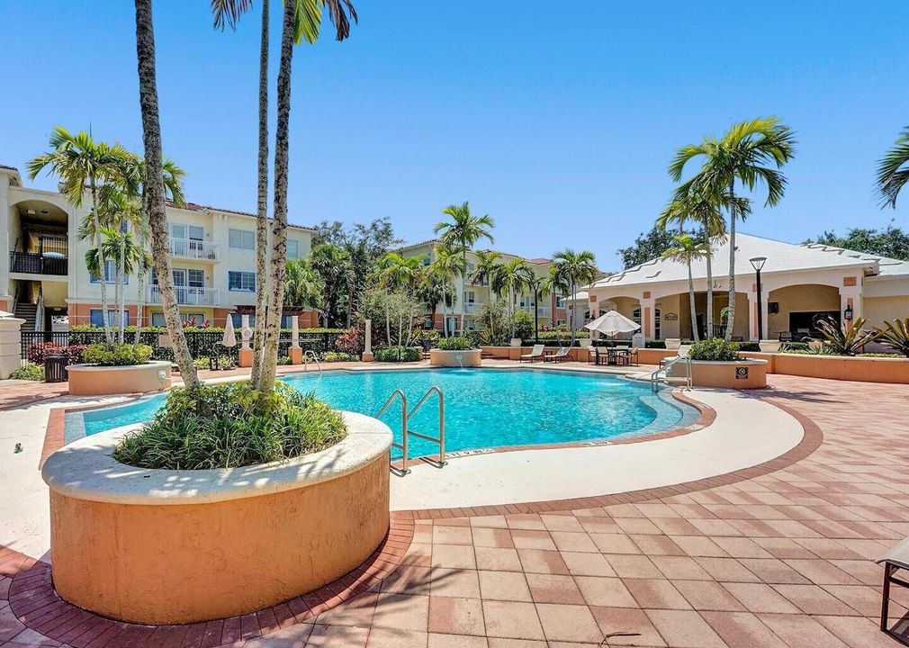 For Sale: $300,000 (3 beds, 2 baths, 1310 Square Feet)