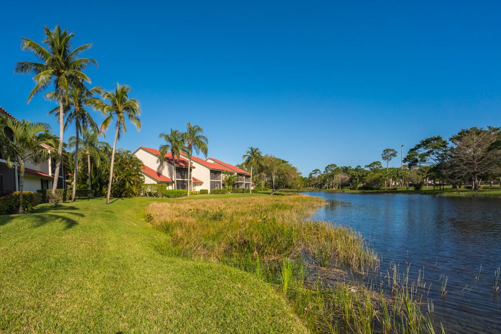 合同活跃: $388,470 (2 贝兹, 1 浴室, 1025 平方英尺)