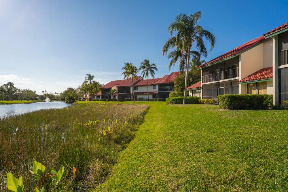 合同活跃: $388,470 (2 贝兹, 1 浴室, 1025 平方英尺)