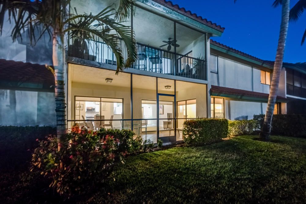 合同活跃: $388,470 (2 贝兹, 1 浴室, 1025 平方英尺)