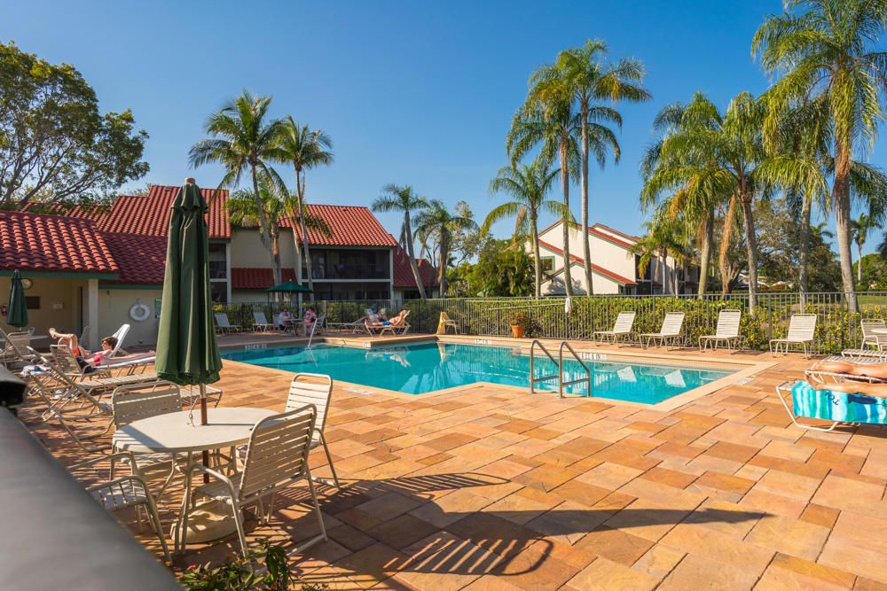 合同活跃: $388,470 (2 贝兹, 1 浴室, 1025 平方英尺)