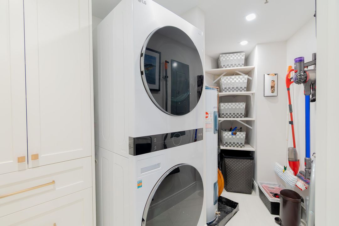 待售: $1,650,000 (2 贝兹, 2 浴室, 2448 平方英尺)