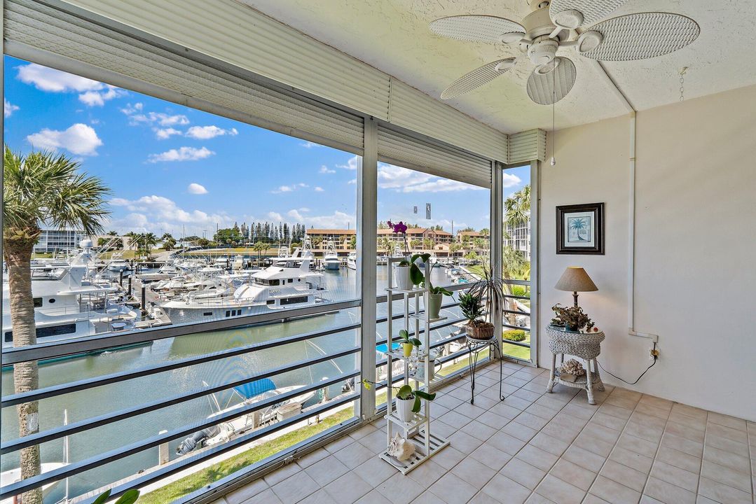 合同活跃: $209,000 (2 贝兹, 2 浴室, 1200 平方英尺)