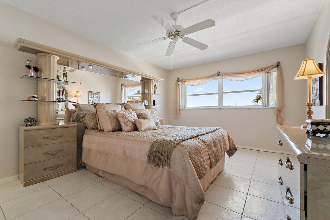 合同活跃: $209,000 (2 贝兹, 2 浴室, 1200 平方英尺)